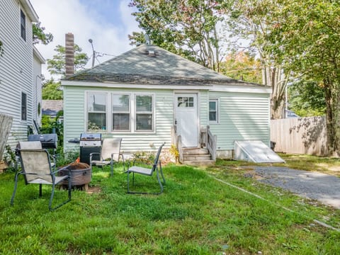 Expansive Old Orchard Beach Getaway-Sleeps Up to 7
