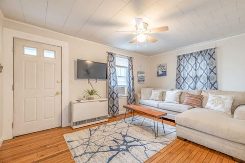 Expansive Old Orchard Beach Getaway-Sleeps Up to 7