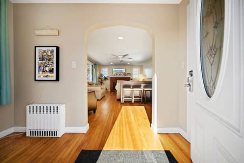 Seaside Serenity: Lovely 2BR Oasis | Parking
