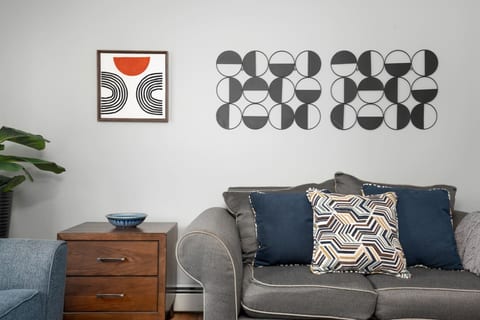 Modern Comfort: Game Room & Access to Portland