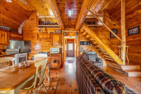 Nature Enthusiast's Haven:Cabin with Scenic Trails