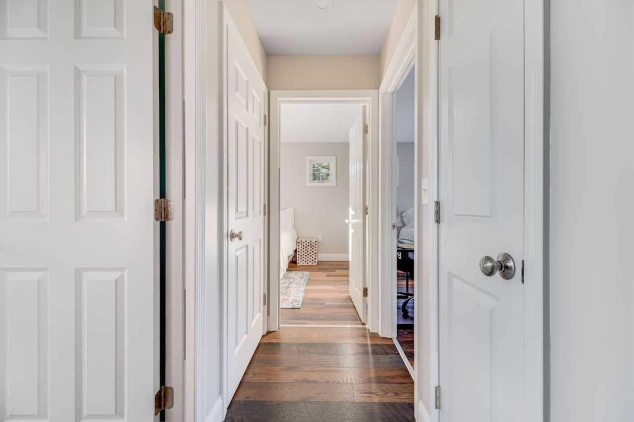 luxurious-2-br-condo:-king-bed-w-workstation/