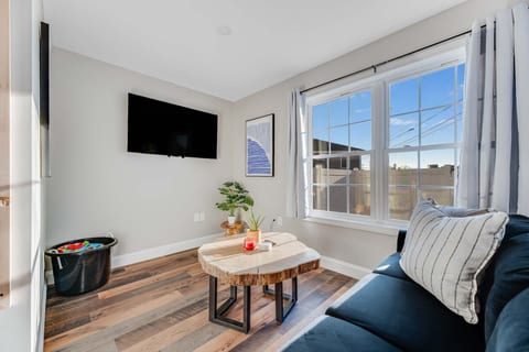 Luxurious 2-BR Condo: King Bed w/ Workstation