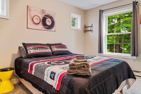 Symphonic Serenity: 2BR Rhythmic Retreat