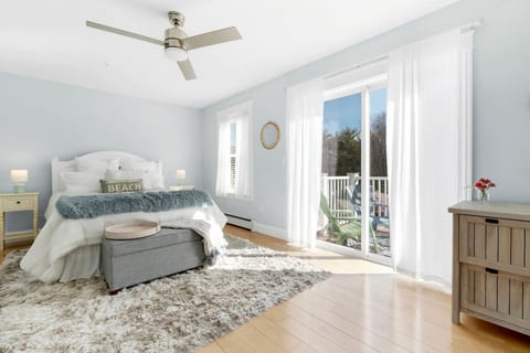 Luxury Condo w/ Heated Pool | Steps to the Pier