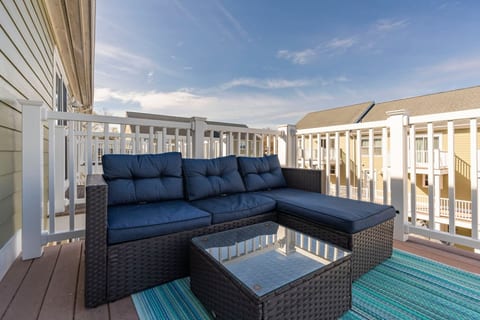 Luxury Condo w/ Heated Pool | Steps to the Pier
