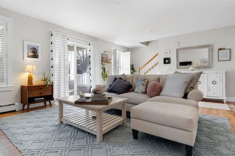 Luxury Condo w/ Heated Pool | Steps to the Pier