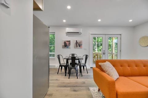 2BR Retreat in Bangor: Work and Relax in Comfort