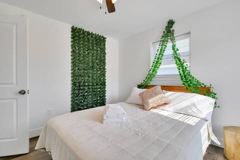 2BR Retreat in Bangor: Work and Relax in Comfort