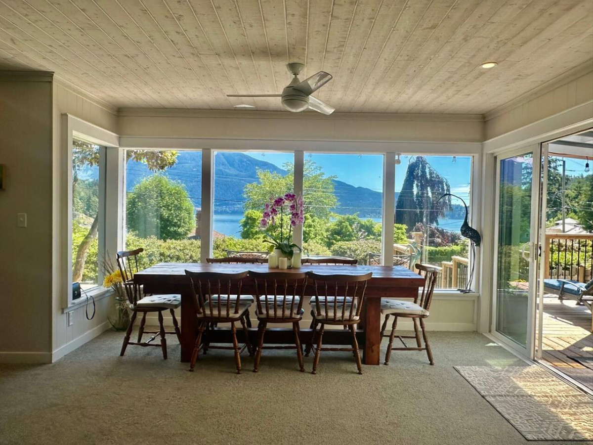 Captain's Cottage - Stunning Ocean & Mountain View Cottage, AC