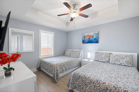 Luxury 3BD Calypso Gulf Views! Free Beach Chairs Service for 4!