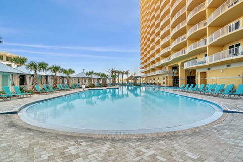Luxury 3BD Calypso Gulf Views! Free Beach Chairs Service for 4!