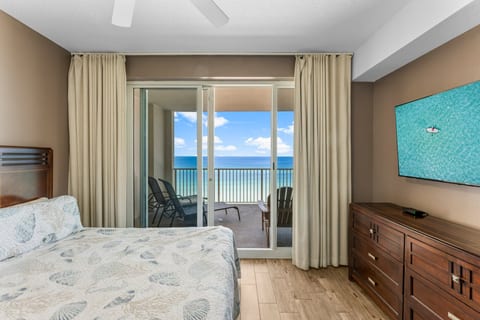 Superb 2BD/2BA Beachfront Condo! Free Seasonal Beach Chairs!