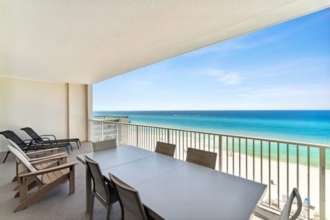 Superb 2BD/2BA Beachfront Condo! Free Seasonal Beach Chairs!