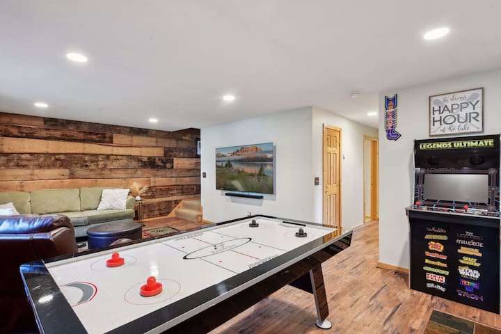 log-cabin-on-lake-near-mpls-sleeps-14/