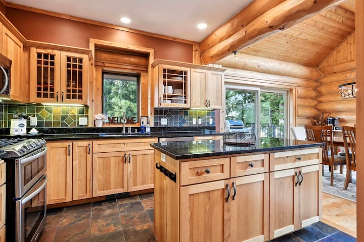 log-cabin-on-lake-near-mpls-sleeps-14/