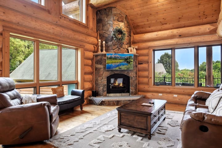 log-cabin-on-lake-near-mpls-sleeps-14/