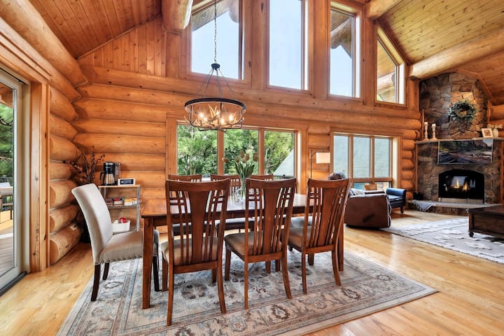 log-cabin-on-lake-near-mpls-sleeps-14/