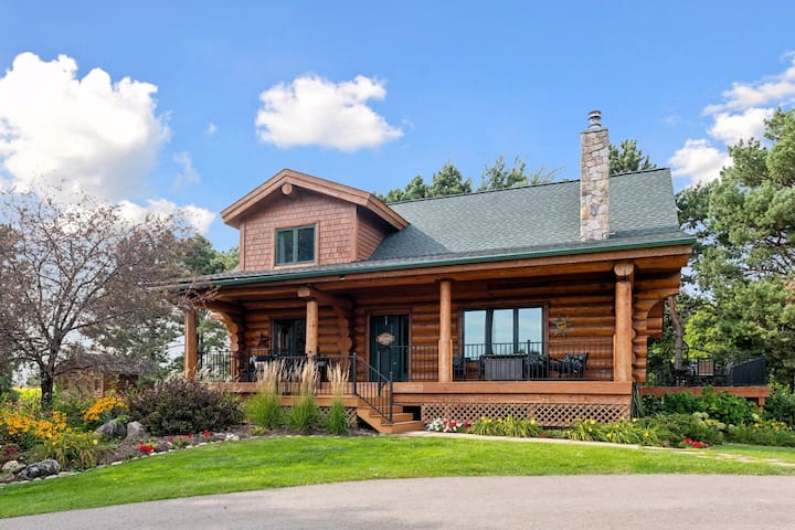 log-cabin-on-lake-near-mpls-sleeps-14/