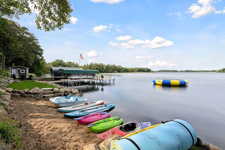 log-cabin-on-lake-near-mpls-sleeps-14/