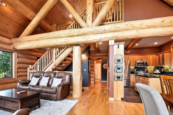 log-cabin-on-lake-near-mpls-sleeps-14/