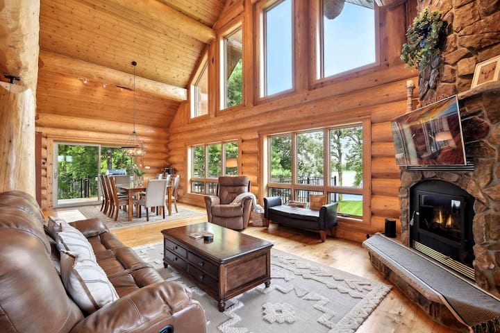 Log Cabin on lake near Mpls - Sleeps 14 - Maple Lake