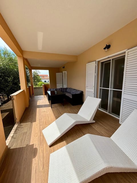 House Tina - Unit 376043-13