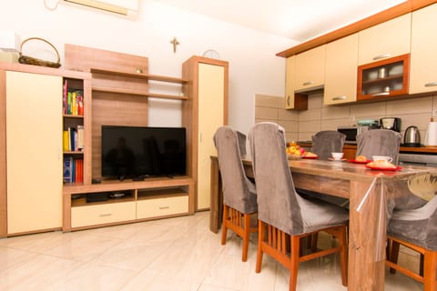 House Tina - Unit 376043-13