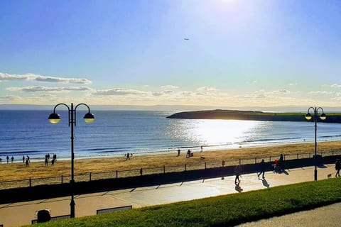 Barry Island Paget House · Barry Island Beachfront Getaway + Private Parking
