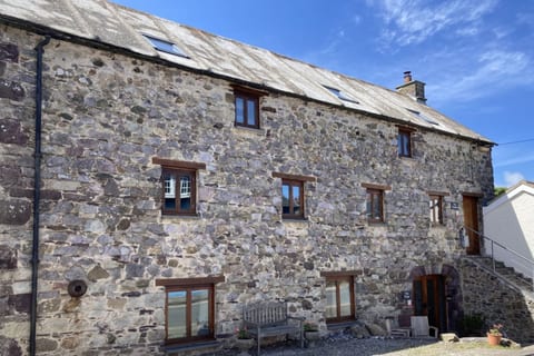 Stunning Converted Granary in Heart of St Davids