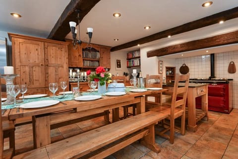 Plas Newydd 7-beds · Country House with Heated Swimming Pool & Gardens