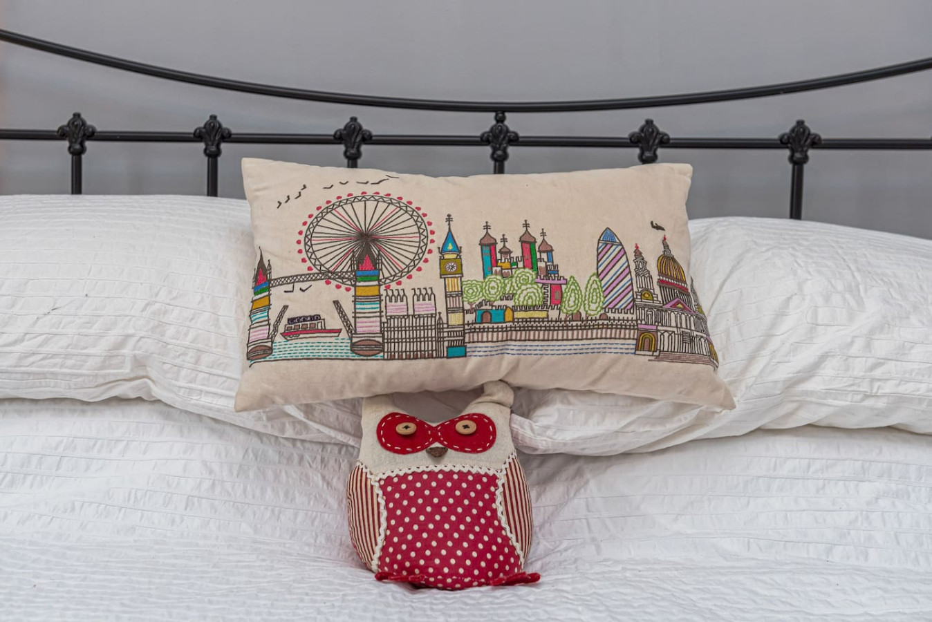 beautiful-redbrick-home-in-ruthin-centre-and-parking/