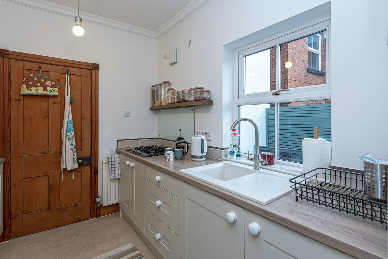 beautiful-redbrick-home-in-ruthin-centre-and-parking/