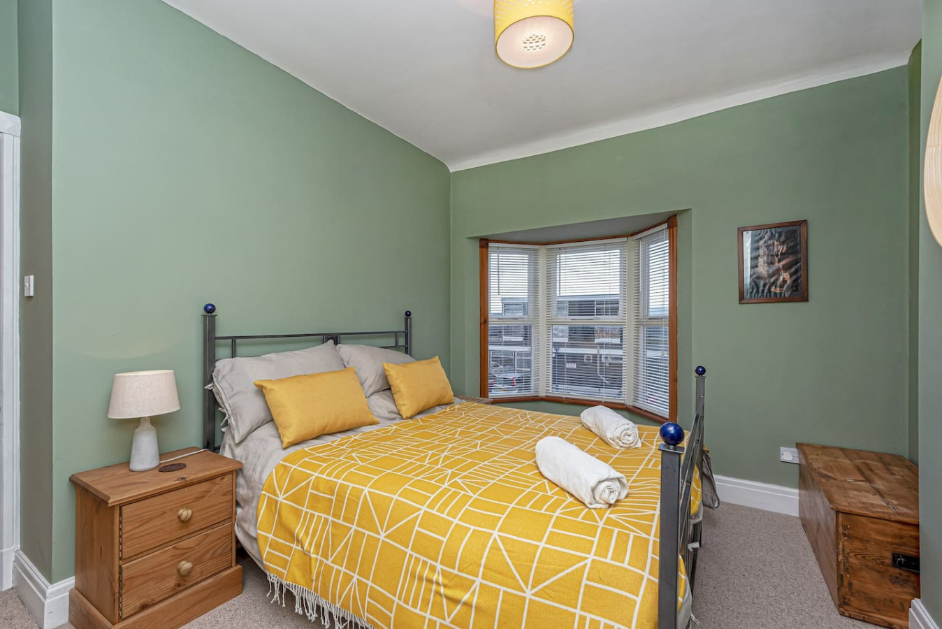 beautiful-redbrick-home-in-ruthin-centre-and-parking/