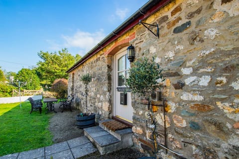 Cosy Farm Conversion In The Heart Of Pembrokeshire