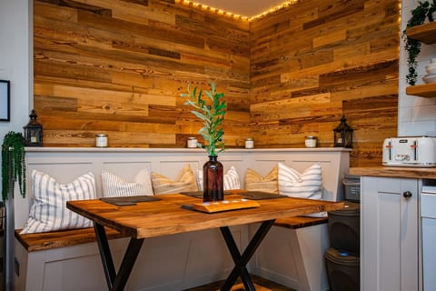 Cosy Farm Conversion In The Heart Of Pembrokeshire