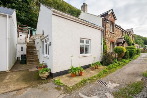 Riverside Bothy In Heart of Scenic Harbour Village