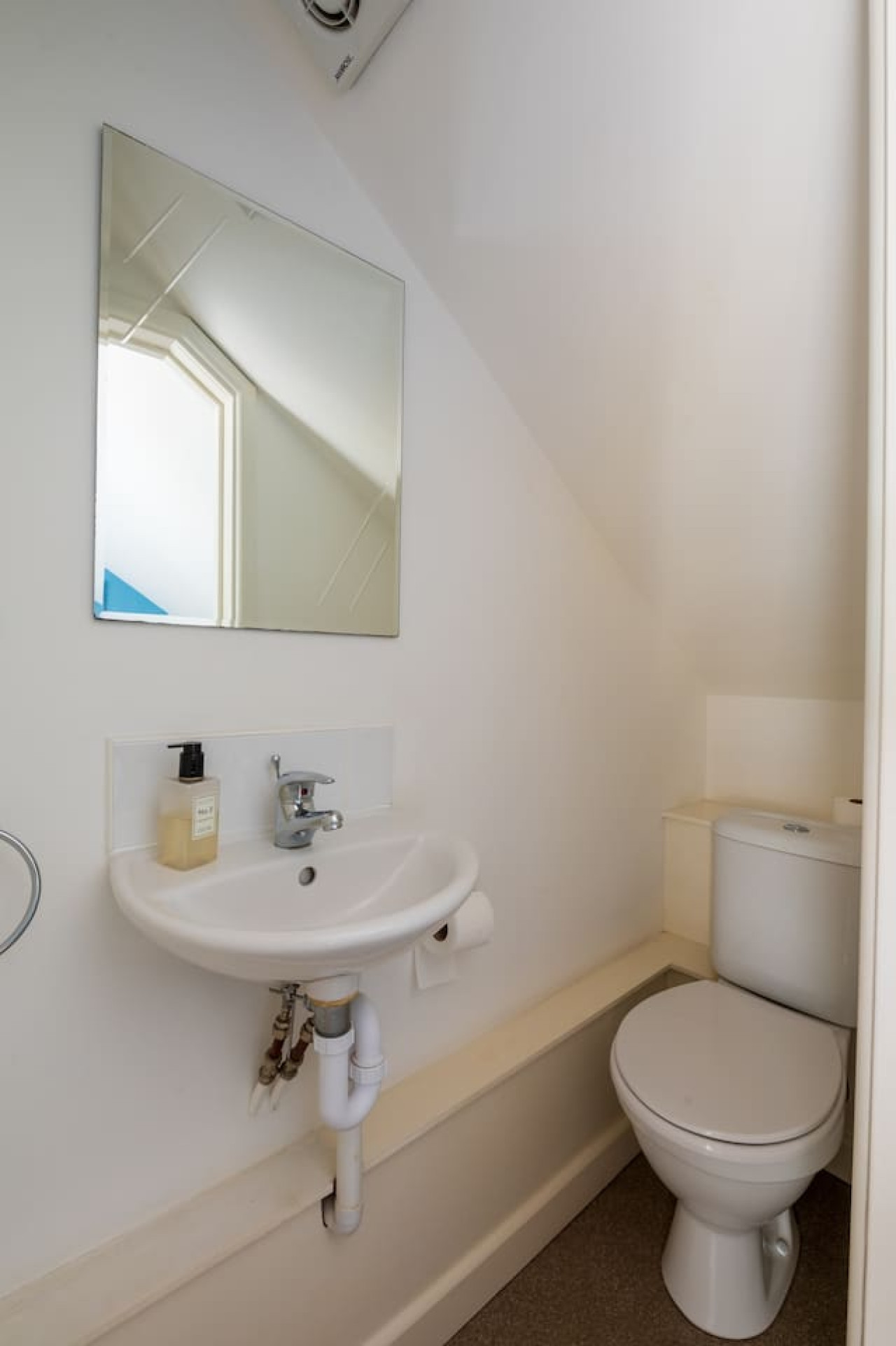 riverside-bothy-in-heart-of-scenic-harbour-village/