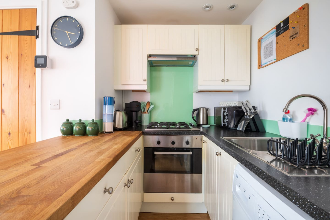 riverside-bothy-in-heart-of-scenic-harbour-village/