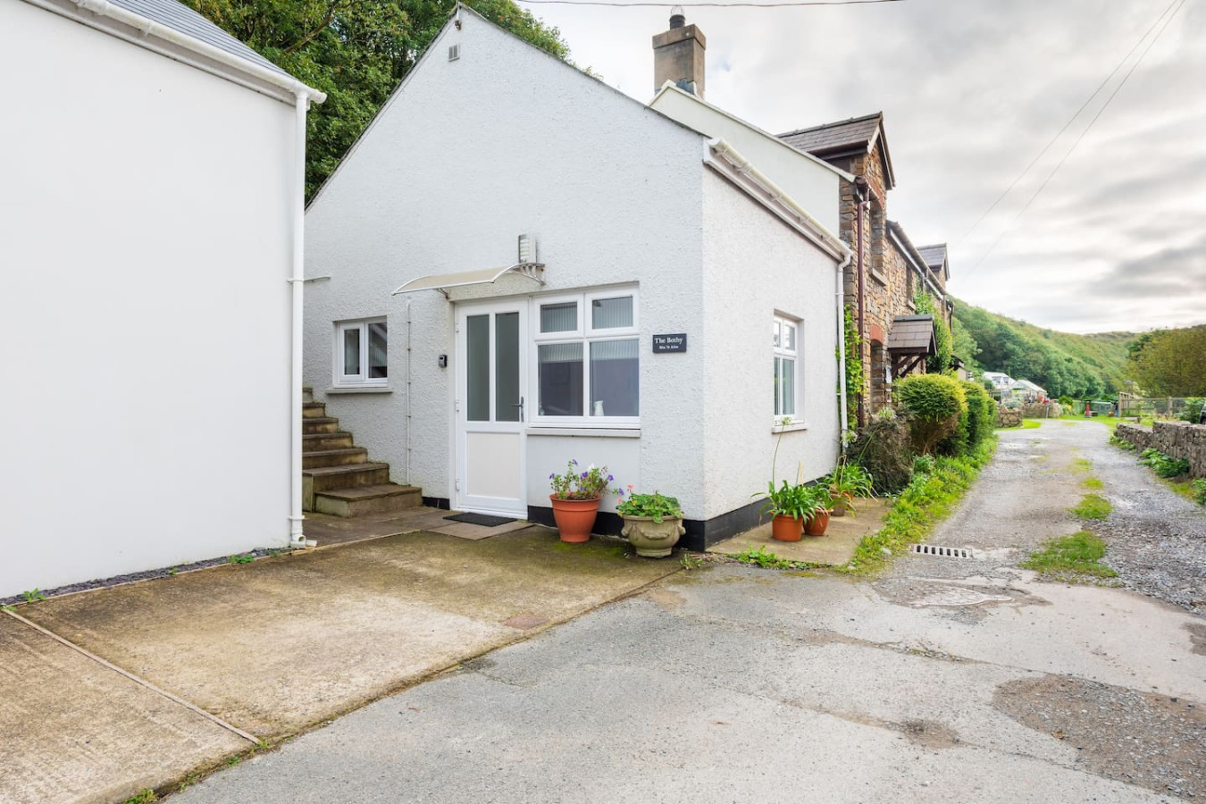 riverside-bothy-in-heart-of-scenic-harbour-village/