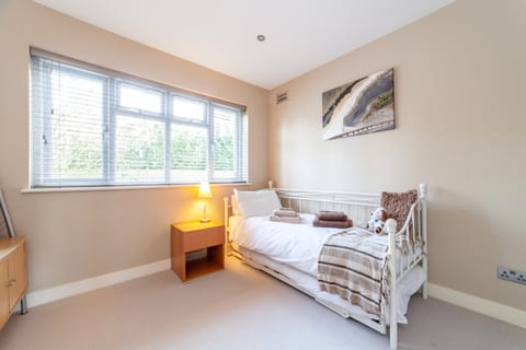 B@Home · Garden Flat short walk to Kingston & Richmond Park