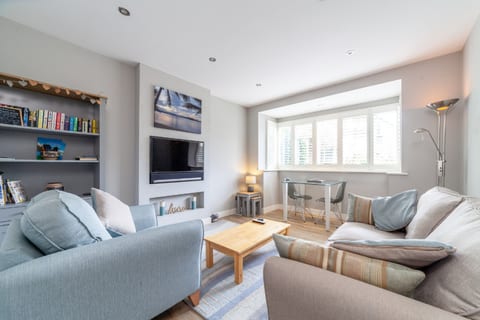 B@Home · Garden Flat short walk to Kingston & Richmond Park