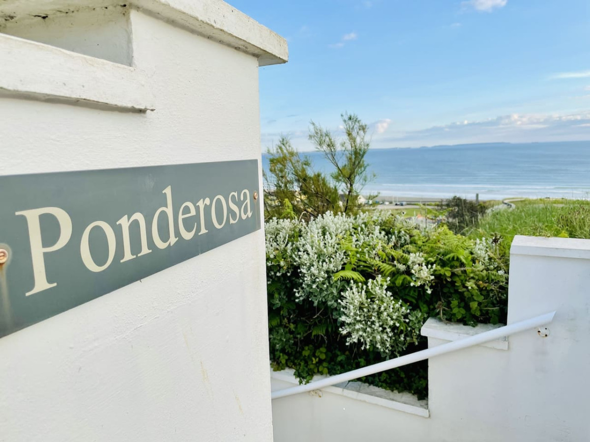 5-bed-coastal-retreat-w-studio-sauna-and-sea-views/