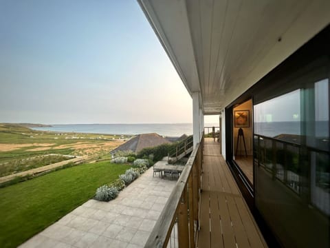 5-Bed Coastal Retreat w/ Studio, Sauna & Sea Views