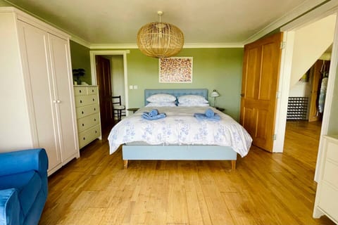 5-Bed Coastal Retreat w/ Studio, Sauna & Sea Views