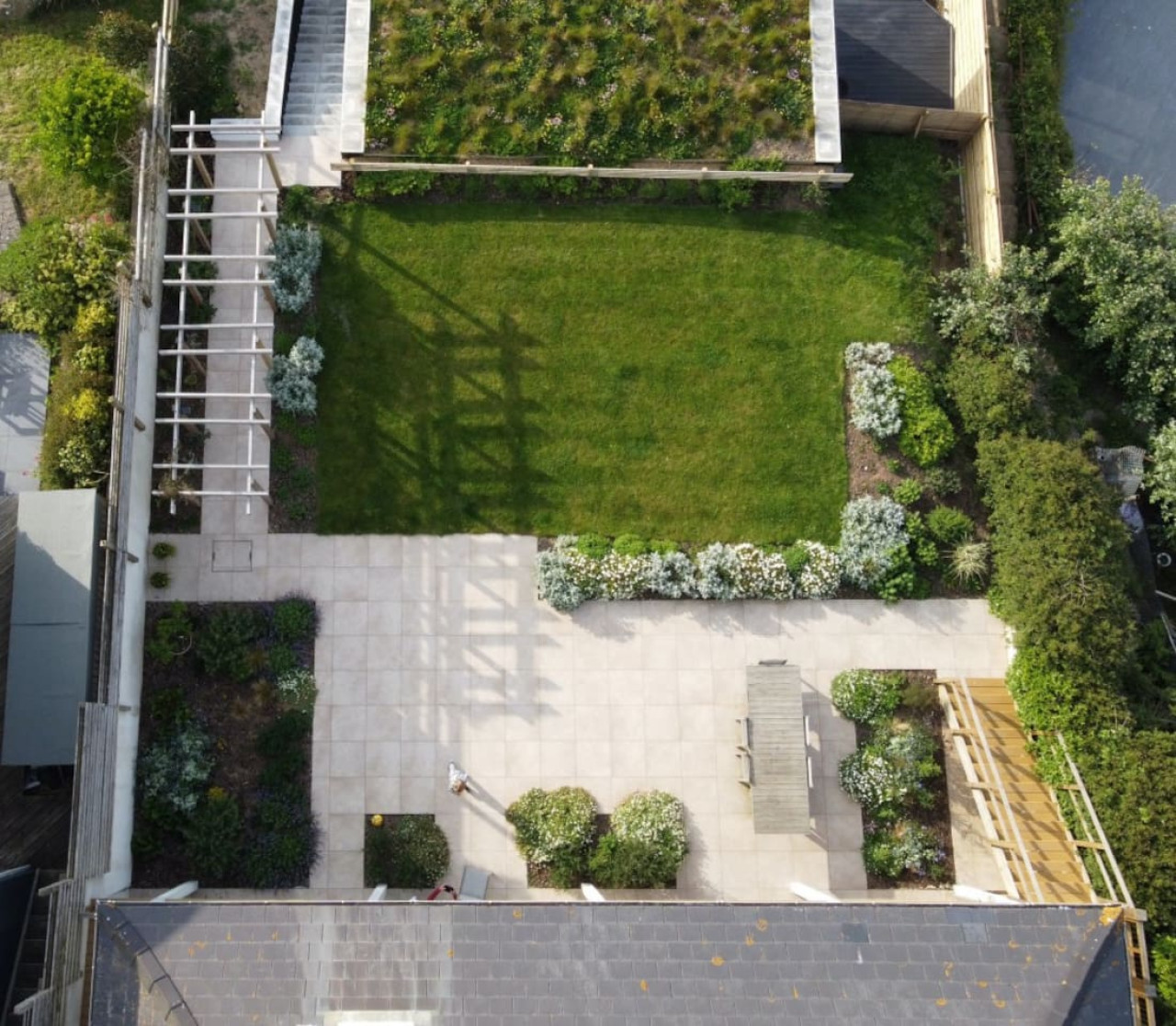 5-bed-coastal-retreat-w-studio-sauna-and-sea-views/