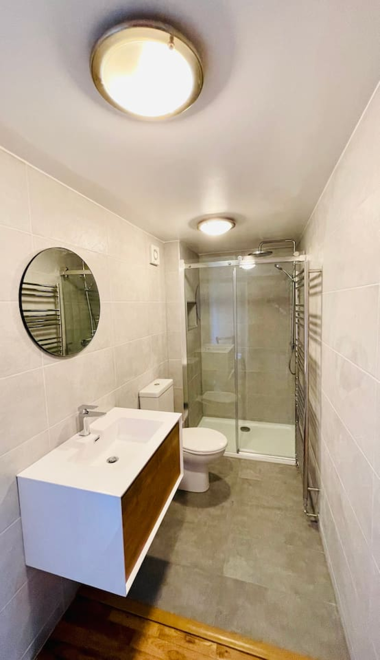 5-bed-coastal-retreat-w-studio-sauna-and-sea-views/