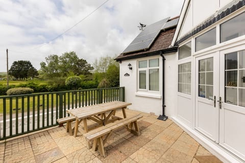 Family Beach House | 200m to Sea | 10min to Centre
