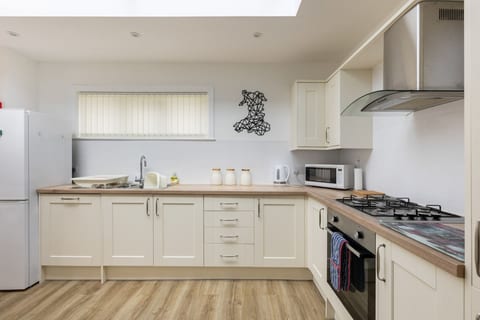 Family Beach House | 200m to Sea | 10min to Centre