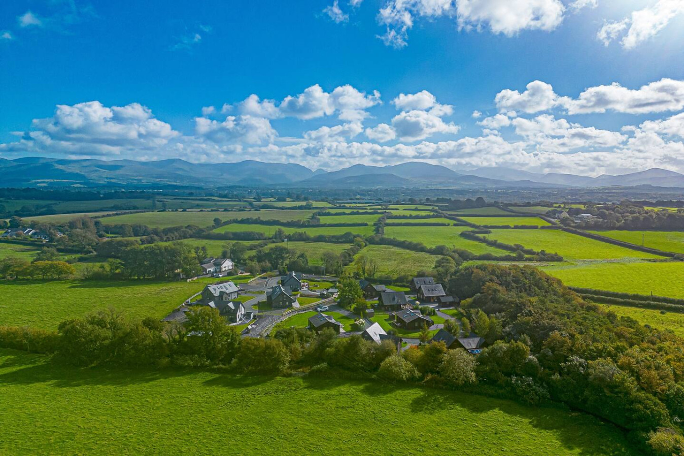 Scandi Cabin in Heart of Anglesey with Parking